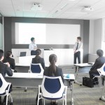 オフィスで会社説明会やってます。　